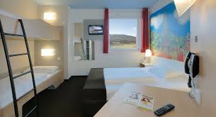 Familienzimmer Fur 4 Personen Im B B Hotel Freiburg Sud Hotel Freiburg Freiburg Familienzimmer