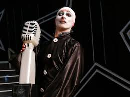 Finalizada la primera jornada de la eurocopa, nos ha dejado diferentes sorpresas y conclusiones, aunque solo sea la primera jornada de la fase de grupos, nos podemos hacer una idea de que va a significar esta eurocopa. Marilyn Manson Imitador Mike Bravo Gano Gran Final Yo Soy Grandes Batallas Video Espectaculos Correo