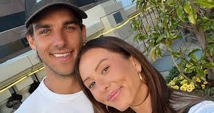 The Bachelor' contestant to launch 'The Deaf Girl' memoir