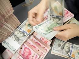 Yuan bukanlah mata uang yang bebas dijuarbelikan dan pemerintah cina membatasi pergerakannya terhadap dolar as. Kejatuhan Nilai Yuan Cetus Perang Mata Wang