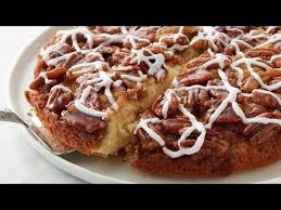 We Love Upside Down Cakes And This Unbeatable Combination Of Pecan Pie And Upside Down Cake Is No Exception Br In 2020 Betty Crocker Recipes Upside Down Cake Recipes