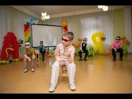 утренник 8 марта в детском саду 2 младшая группа Tanec Biznesmenov Vypusknoj Bal V Detskom Sadu Youtube Detskij Sad Tanec Deti Tancuyut