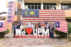 Lee chin e210, fakulti ekonomi & pengurusan tel: Jalur Gemilang Gergasi Daripada Bahan Terpakai Sekolah Perniagaan Dan Ekonomi Upm