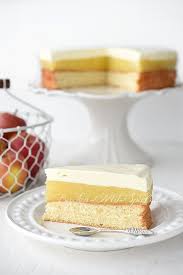 Apfel Biskuit Kuchen Mit Sahnecreme Rezept In 2020 Kuchen Und Torten Kuchen Mit Apfelmus Und Kuchen