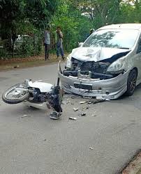 Jika anda pandu kereta sendiri (yang kemalangan) ke balai polis, sekarang. Penang Kini Kemalangan Melibatkan Pertembungan Motor Dan Facebook