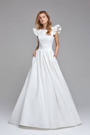 L'atelier (e in particolare le spose di mori) propone solo ed esclusivamente collezioni di stilisti, e stilisti di alto livello. Constance Abiti Da Sposa Abiti Sposa