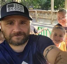 Arianna Estes's Instagram, Twitter & Facebook