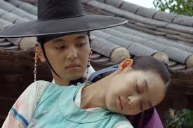 Arang and the magistrate tarihsel maceracı arang'la (shin min ah) hayaletleri görebilen kötü huylu ilçe yargıcı eun oh'un (lee jun ki) ,arang'ın ölüm nedenini bulmaya çalışmalarının hikayesini anlatmaktadır. Arang And The Magistrate Review A Ghostly Fairy Tale