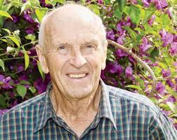 Vera Hewitt's Instagram, Twitter & Facebook