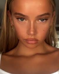 The model and youtuber poses in. Trans Birey Olduguna Kimse Inanamiyor Norvec In Kendall Jenner I Guzelligiyle Bas Donduruyor Foto Galerisi