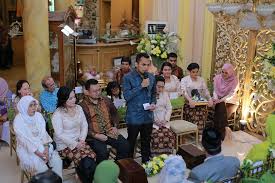 Pasalnya, rangkaian prosesi pernikahan tidak hanya dijalankan pada hari dekorasi yang tepat dapat membuat suasana pernikahan menjadi lebih hangat dan romantis. Mau Dekorasi Pernikahan Adat Sunda Di Hanya Ada Di Kreasi Ukasah