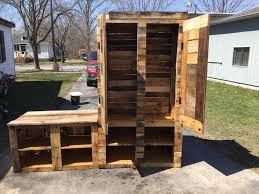 Paletten Schrank Selber Bauen Praktische Ideen Fur Diy Mobel Aus Europaletten Diy Paletten Diy Projekte Und Palettenschrank