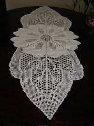 Cicek Desenli Harika Dantel Somen Tabla Masa Ortusu Modeli Com Imagens Padroes De Croche Doily