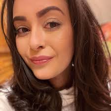 Elizabeth Ervin's Instagram, Twitter & Facebook