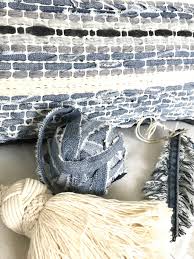 Here's a little pom pom inspiration. Upcycling Ethno Boho Kissen Aus Jeans Und Wollresten Weben Chalet8