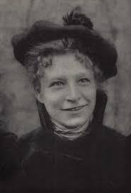 Frieda Lawrence's Instagram, Twitter & Facebook