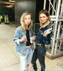 1 letra de ellie rowsell: Amber And Ellie Rowsell From Wolfalice Everyday Outfit Inspiration Tomboy Fashion Denim Outfit