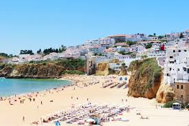 Le migliori spiagge del centro dell'algarve sono la praia de albandeira, la praia do anção, la praia da marinha e la praia do alvor. Albufeira Cosa Vedere Nella Citta Arabeggiante In Portogallo Club Med Magazine