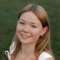 Elizabeth Lapierre's Instagram, Twitter & Facebook