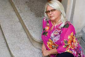 Find the latest tracks, albums, and images from mirabela dauer. Mirabela Dauer Am Fost Batuta Foarte Tare Si Am Plecat De Acasa Marea Dragoste