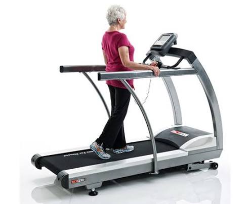 Người già, người cao tuổi có nên sử dụng máy chạy bộ để tập không?