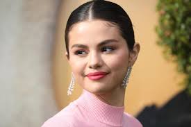 Stream tracks and playlists from selena gomez on your desktop or mobile device. Bahas Transplantasi Ginjal Selena Gomez Peacock Minta Maaf Republika Online