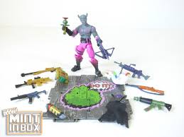 Fortnite vending machine featuring 4 fallen love ranger action figure in hand! Mint In Box Jazwares Fortnite Loot Vending Machine Ft Fallen Love Ranger The Website Of Doom
