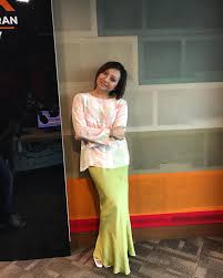 Suria fm merupakan stesen radio berbahasa melayu di malaysia di bawah kelolaan rimakmur sdn. Suria Fm Ayu Berbaju Kurung Surayaborhan Hari Ni Suriafm Suriamalaysia Segalanyalebihbermakna Facebook