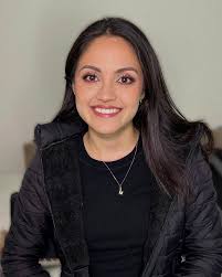 ✨ Before & After ✨ Maquillaje en tonos rosados💞 amamos estos tonos que se  prestan para cualquier ocasión🌟 Citas y consultas al Dm🤍