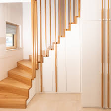 Den Raum Unter Der Treppe Sinnvoll Nutzen Faltwerktreppe Mit Integriertem Schrank Faltwerktreppe Treppe Schrank Unter Treppe
