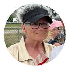 Donna Mae's Instagram, Twitter & Facebook