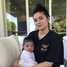 Kylie Jenner Met Travis Scott At Coachella Gave Birth 41 Weeks Later Kylie Jenner Baby Kylie Kristen Jenner Kylie Jenner Look