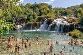 Der krka nationalpark ist am besten im frühjahr und sommer zu besuchen. Krka Wasserfalle Tagesausflug Von Zadar 2021