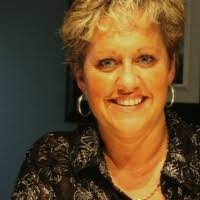 Julie Morneau's Instagram, Twitter & Facebook