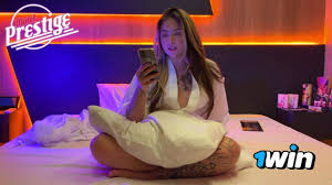 SAVANAH LENDO CONTO ERÓTICO (O NEGÃO ME COMEU E DEPOIS FUI DAR PARA O  MARIDO)