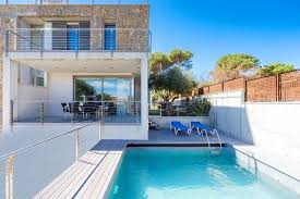 Finca Oder Ferienhaus Auf Mallorca Mit Meerblick Steiner Fincas Villen In 2020 Ferienhaus Finca Finca Mallorca Mieten