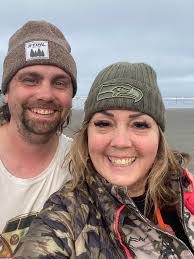 Karen Kretzer's Instagram, Twitter & Facebook