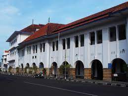 Jalan raya plumbon, plumbon, cirebon, west java 45155, indonēzija. Gedung Bat Cirebon
