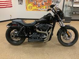 New for 2013, the dyna street bob fxdb comes with optional hard candy custom, a large metal flake paint finish that recalls the iconic styling of '70s and the blacked out rims, match the blacked out style of the twin cam 96 engine. What Is A Dyna Fat Bob