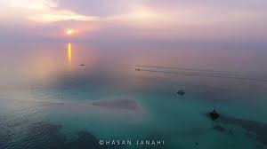 Dronebahrain قطعة جرادة تقع شرق البحرين وتعتبر من أجمل المناطق في البحرين وسبب كون هذه الجزيرة مظهرها جميل ورملها نظ Instagram Instagram Video Northern Lights