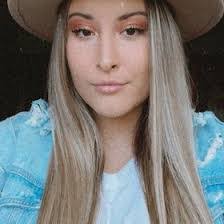 Mackenzie Garza's Instagram, Twitter & Facebook