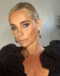 Champagne for Lou-Lou…🥂 Such a fun night at the NTA's 🖤 Always a great  night out, and so good to see so many friendly faces @jillscottjs8  @mothecomedian @lulukc xxx Thank You to @