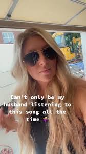 Tara Autry's Instagram, Twitter & Facebook