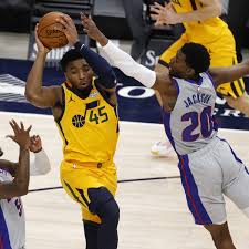 Donovan mitchell qui trolle trae young, en utilisant un gif irrésistible de russell westbrook : Donovan Mitchell Of The Utah Jazz Exits Game Against Indiana Pacers With Injury Sports Illustrated Indiana Pacers News Analysis And More