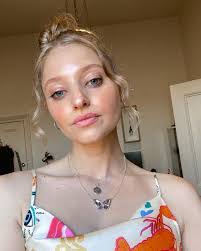 Kate Cameron's Instagram, Twitter & Facebook