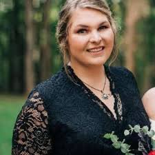 Happy 32nd Birthday to Country Music artist Garth Brooks eldest daughter Taylor  Mayne Pearl Brooks who was born July 8, 1992 !! #garthbrooks #taylorbrooks