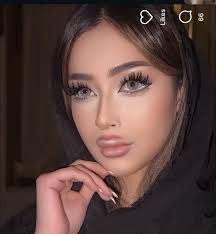 Looking for a traveling makeup artist in Chicago