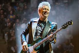 Listen to u 2 | soundcloud is an audio platform that lets you listen to what you love and share the sounds you create. Adam Clayton Wird 61 Unser Portrat Uber Den U2 Bassisten Rock Antenne Hamburg