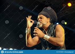 El cantante y embajador iberoamericano para la cultura carlinhos brown envía un mensaje para la semana de la lusofonía. Carlinhos Brown Festival Gnaoua D Essaouira Editorial Photo Image Of Flower Fabric 171273811