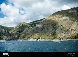 Cliff ledge hi-res stock photography and images